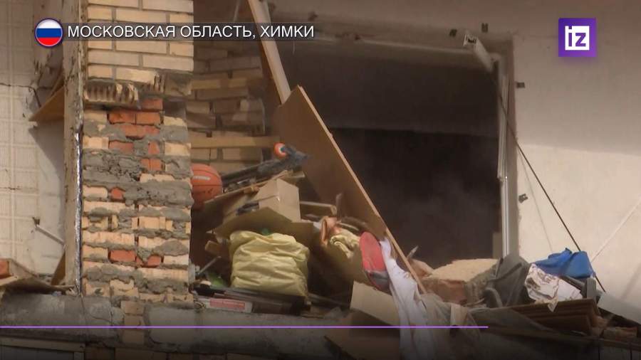 На место взрыва в Химках начали приносить цветы и игрушки