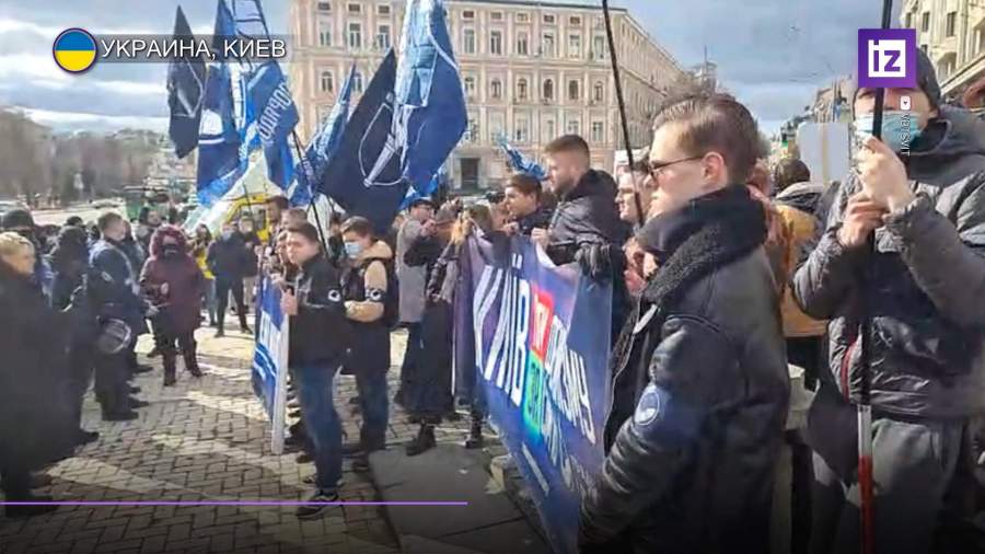 На киевский марш феминисток пришли украинские националисты