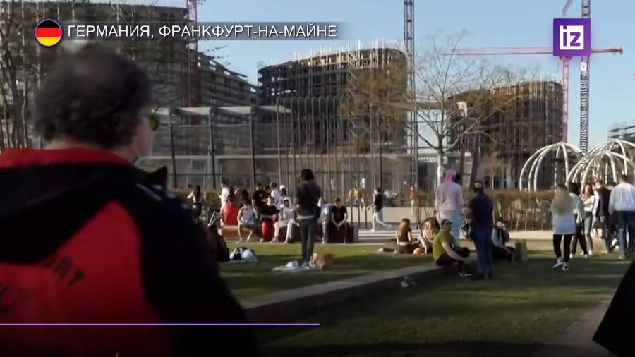В Германии 2 тыс. человек вышли в парк Франкфурта в разгар локдауна