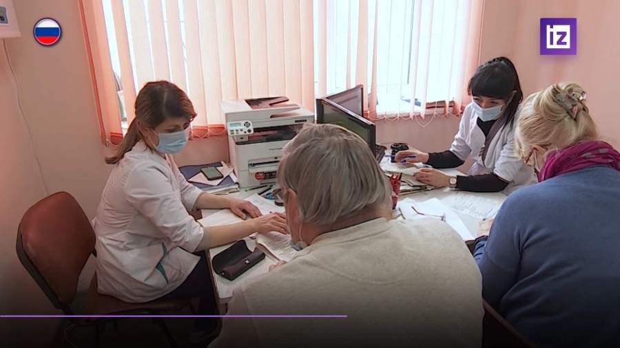 Росздравнадзор не зафиксировал смертей из-за российских COVID-вакцин