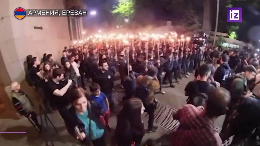 Люди собрались у посольства США в Ереване после заявления Байдена