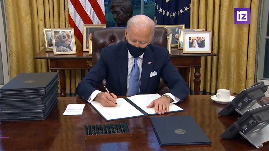 Президент США Джо Байден отменил три указа Дональда Трампа