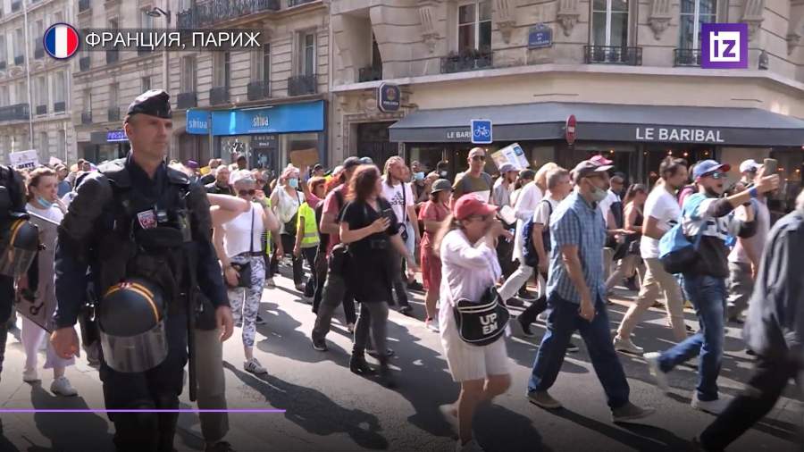Акции против введения «пропусков здоровья» прошли в Париже