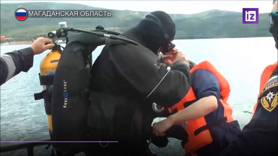 В Охотском море водолазы обследуют затонувшее судно «Профессор Моисеев»