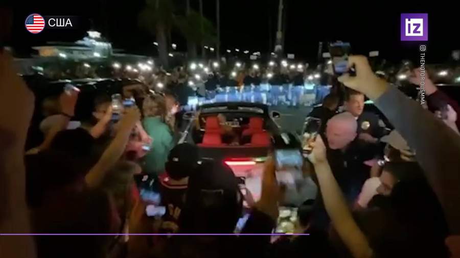 Конор Макгрегор не смог прорваться сквозь толпу