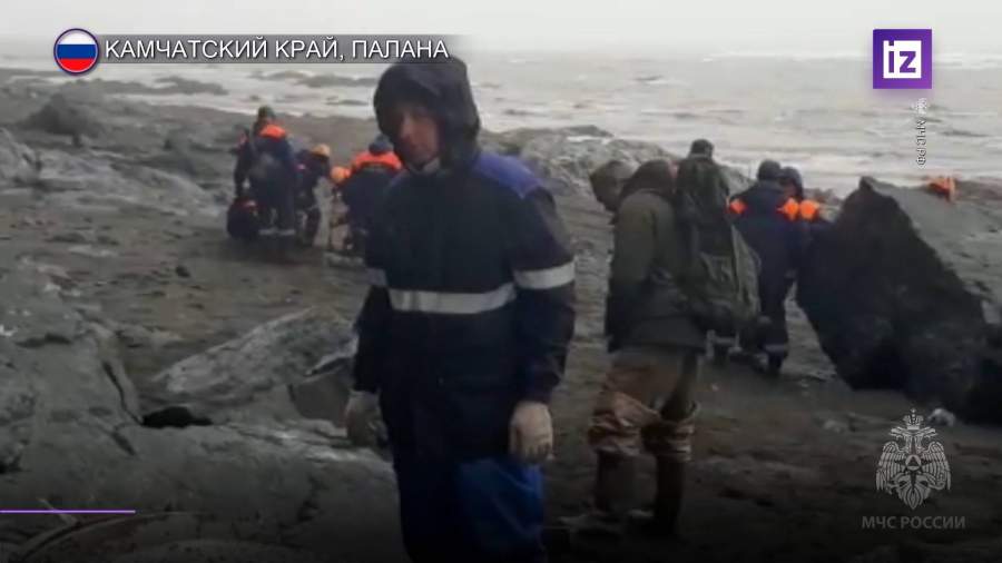 На месте крушения самолета Ан-26 продолжаются поисковые работы