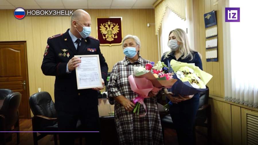 Полиция наградила спасшую ребенка женщину