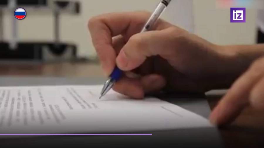 Судебные приставы будут изымать заграничные паспорта у должников