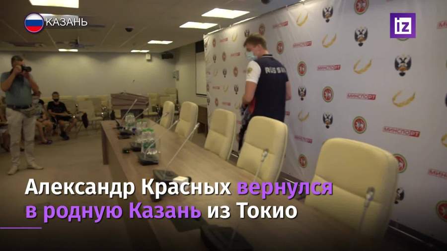 В Казани чествовали вернувшегося из Токио пловца Красных