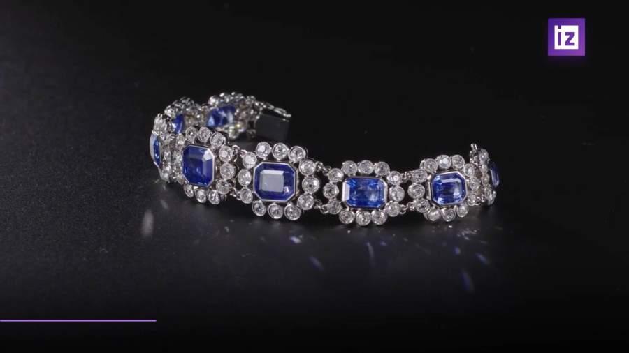 Ювелирные украшения приемной дочери Наполеона выставили на аукцион