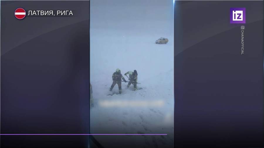 В рижском аэропорту самолет съехал с маневровой дорожки