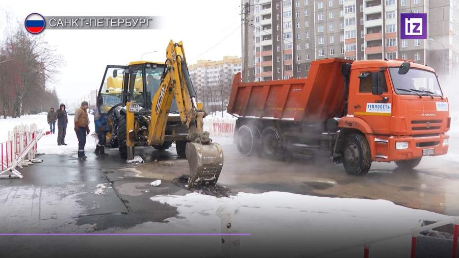 Улицу Маршала Захарова в Санкт-Петербурге затопило кипятком