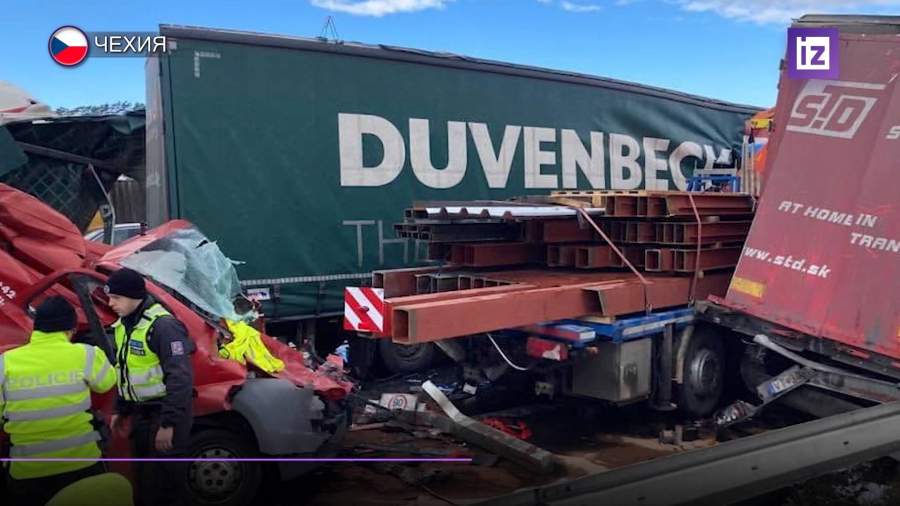 Главная трасса Чехии заблокирована из-за столкновения 40 машин