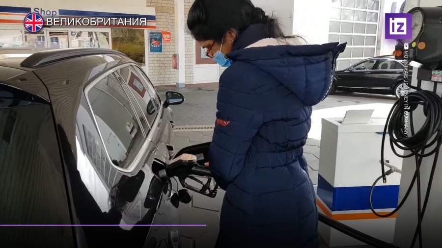 Цена на бензин в Великобритании превысила рекордные 150 рублей за литр