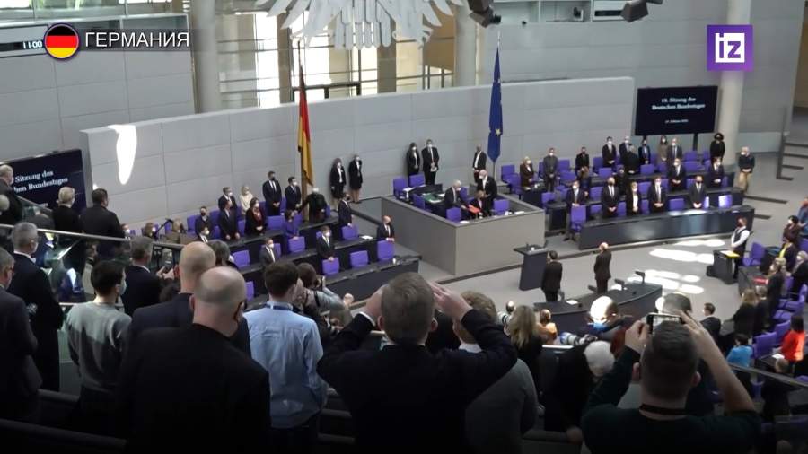 Чиновники ФРГ увеличили свои зарплаты на фоне падения доходов населения