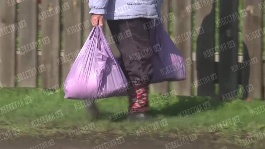 Корреспондент «Известий» показал доставку гуманитарной помощи в ЛНР