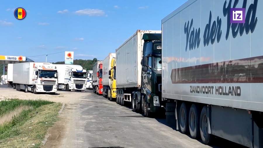 Огромная очередь из грузовиков образовалась на молдавско-румынской границе