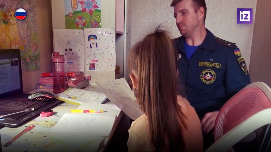 МЧС поздравляет своих сотрудников с Днем отца