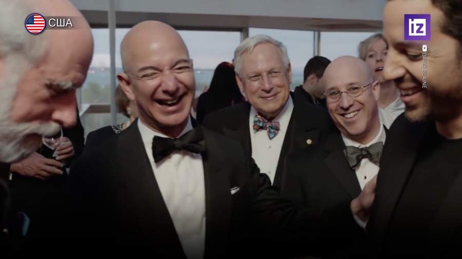 Бывшая домработница основателя Amazon подала на него в суд