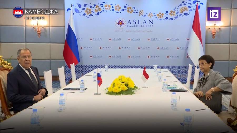 Лавров провел встречу с главой МИД Индонезии на полях Восточноазиатского саммита