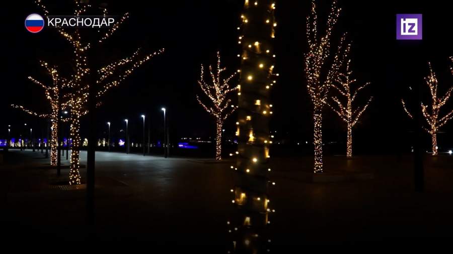 Новогоднюю иллюминацию зажгли у стадиона в Краснодаре