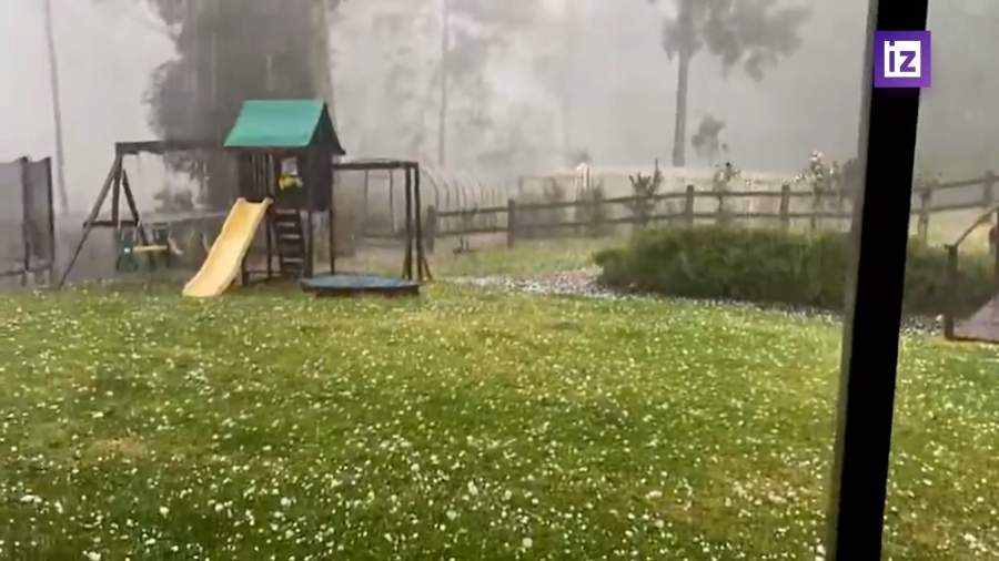 Крупный град обрушился на восточное побережье Австралии