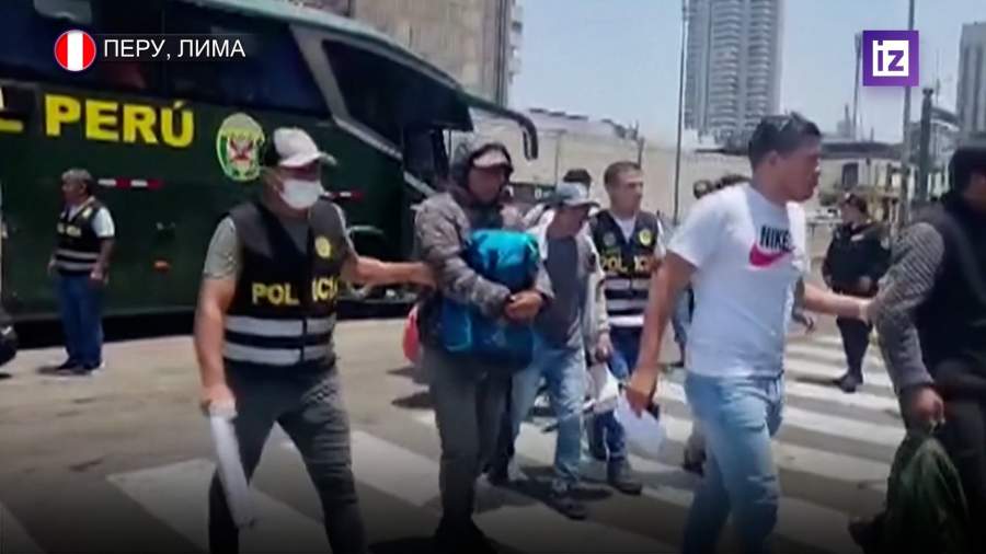 Полиция Перу задержала более 200 участников протеста в Лиме