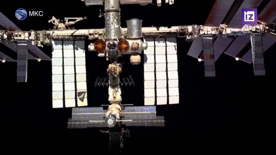 Космонавты провели лекцию для школьников в День российской науки