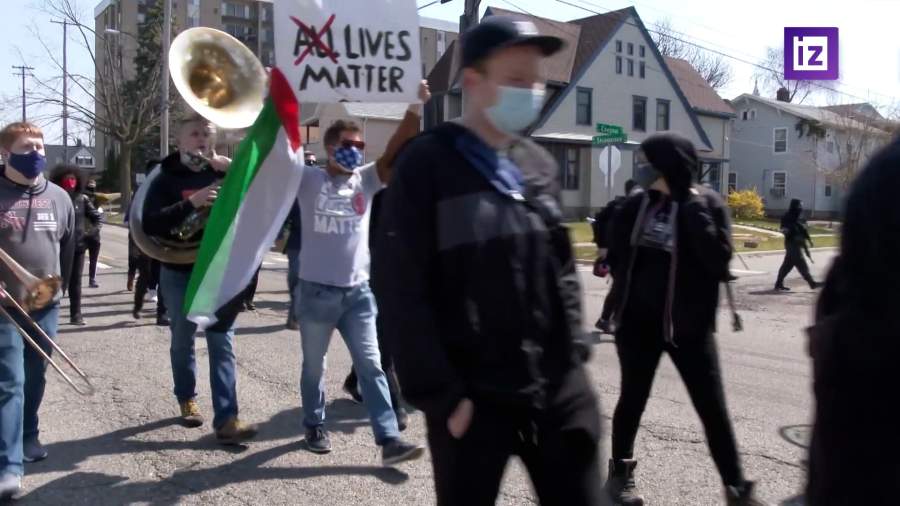 Adidas оспорил регистрацию торгового знака BLM