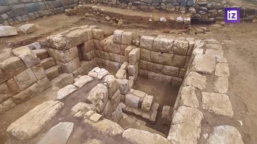 В Перу археологи обнаружили каменные ванны инков