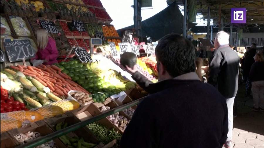 Уровень инфляции в Аргентине превысил 100% за последние 30 лет