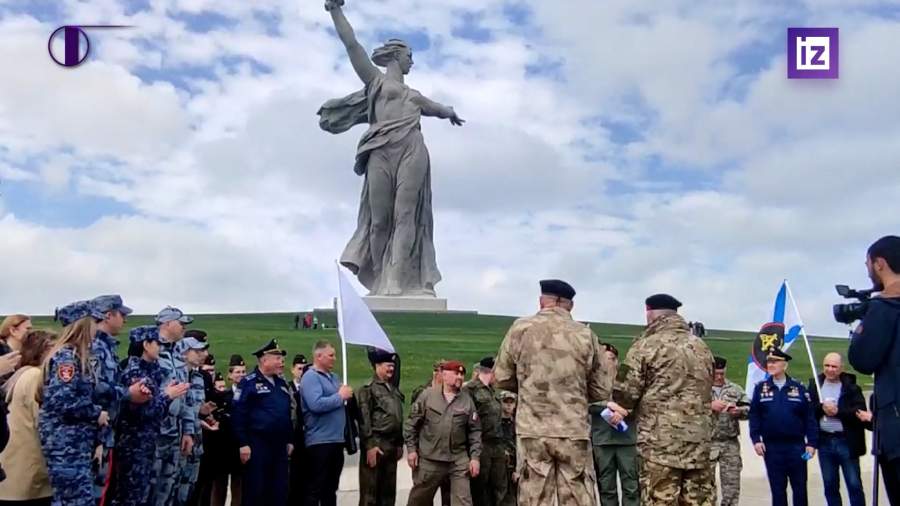 В Волгоград прибыл патриотический автопробег «Дорога к Победе»