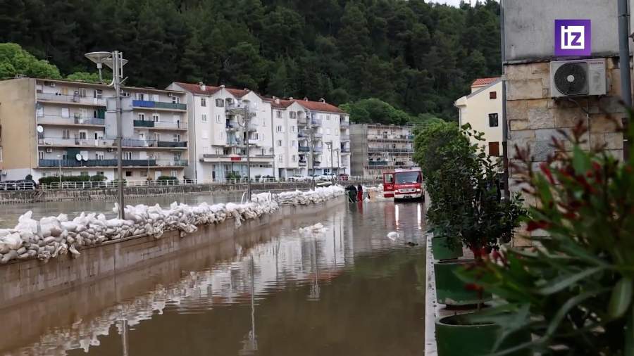 Проливные дожди стали причиной затопления хорватского города Обровац