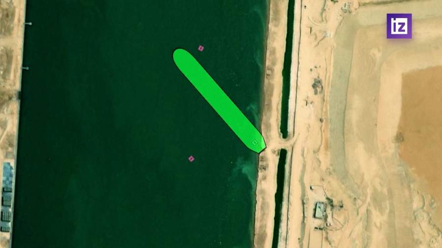 Сухогруз Xin Hai Tong сел на мель в Суэцком канале