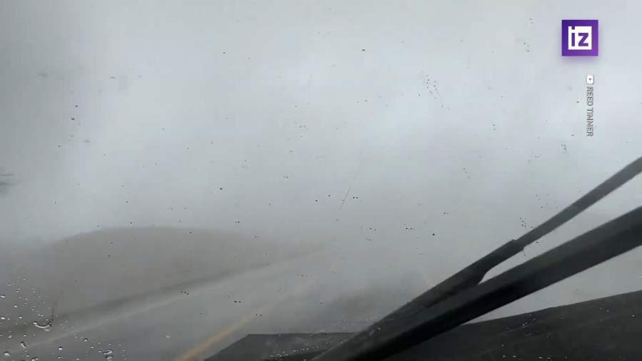 В штате Небраска «охотники за штормами» заехали на автомобиле в центр смерча