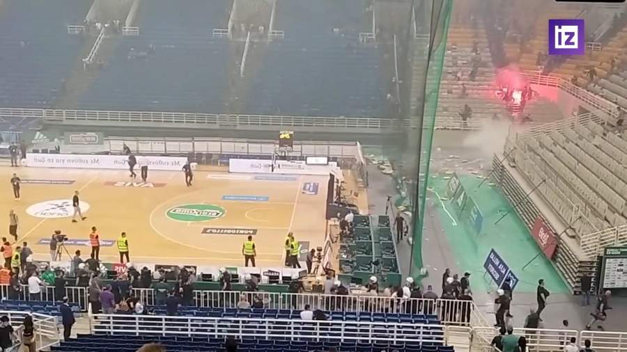 В Греции фанаты сорвали баскетбольный матч финальной серии