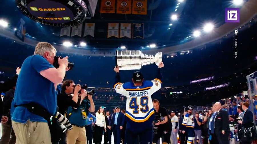 Обладатель Кубка Стэнли Иван Барбашев подписал новый контракт с «Вегасом»