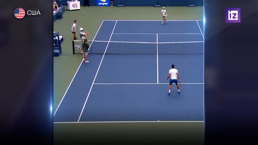 Новак Джокович сыграл дорожным знаком, бейсбольной битой и сковородкой