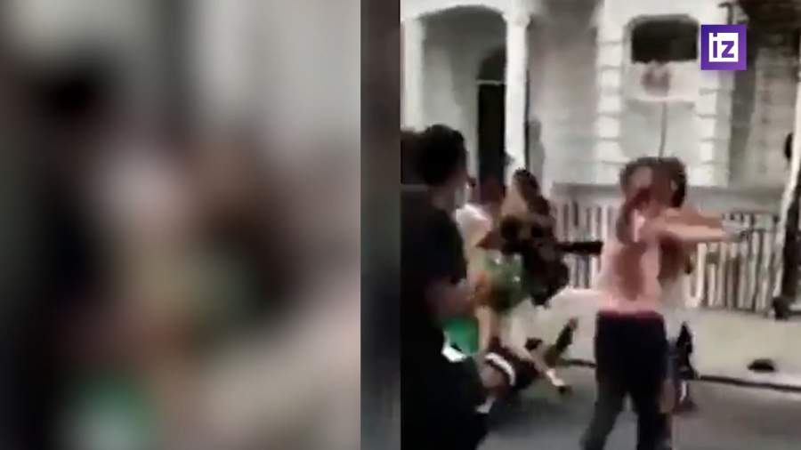 Более 80 человек задержали полицейские во время карнавала в Лондоне