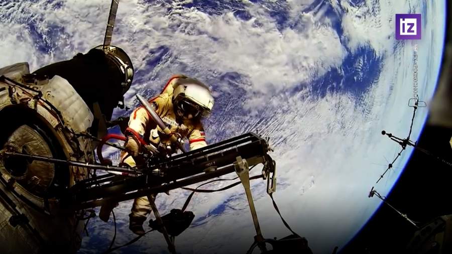 Материал с самозаживлением будет использоваться в скафандрах космонавтов РФ