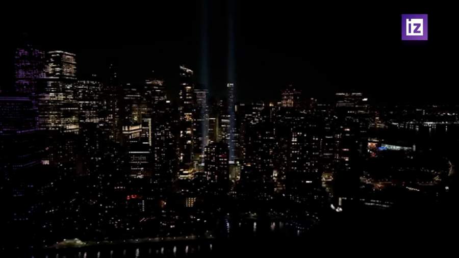 В Нью-Йорке зажгли световую инсталляцию в память о жертвах терактов 11 сентября
