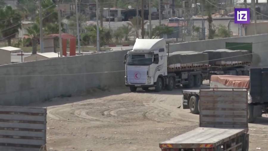 Гуманитарная помощь из Египта прибыла в Газу на большегрузах