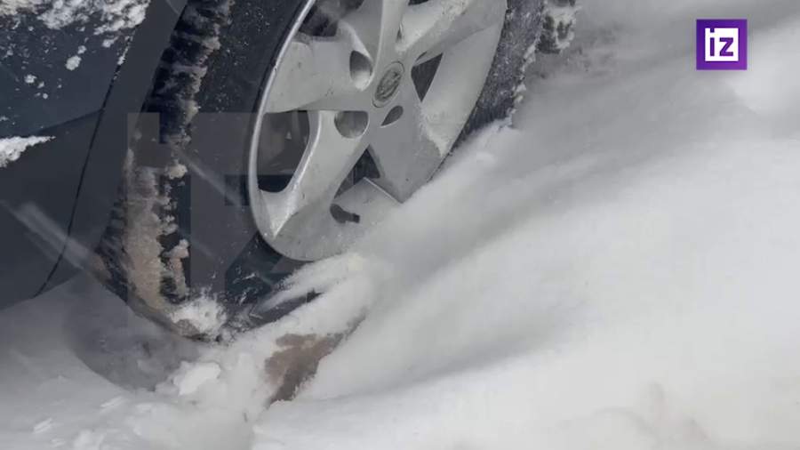 Минимум 10 машинам прокололи шины в Химках за ночь | Видео | Известия ...