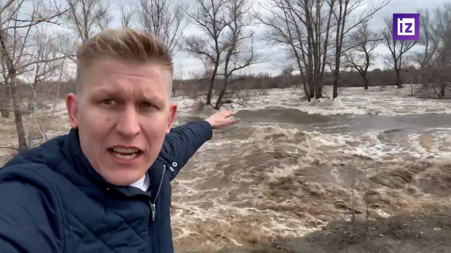 Очередной прорыв дамбы в Орске произошел вблизи поселка Лесоторговый ...