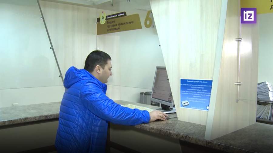 Количество незаконных валютных перевозок через границу России уменьшилось