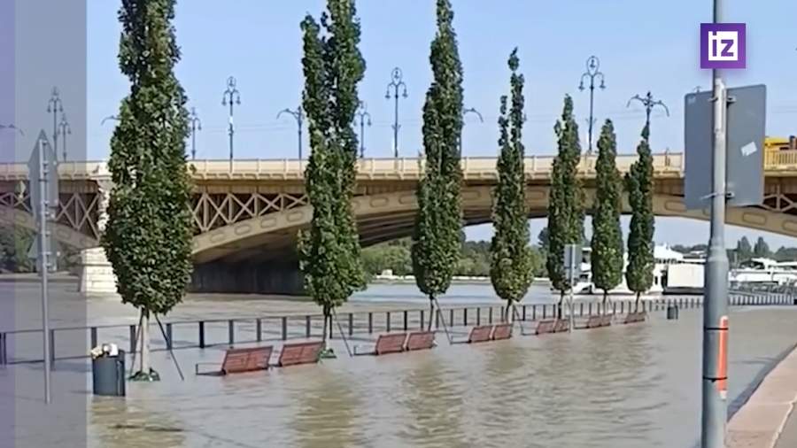 Вышедшая из берегов река Дунай затапливает улицы Будапешта