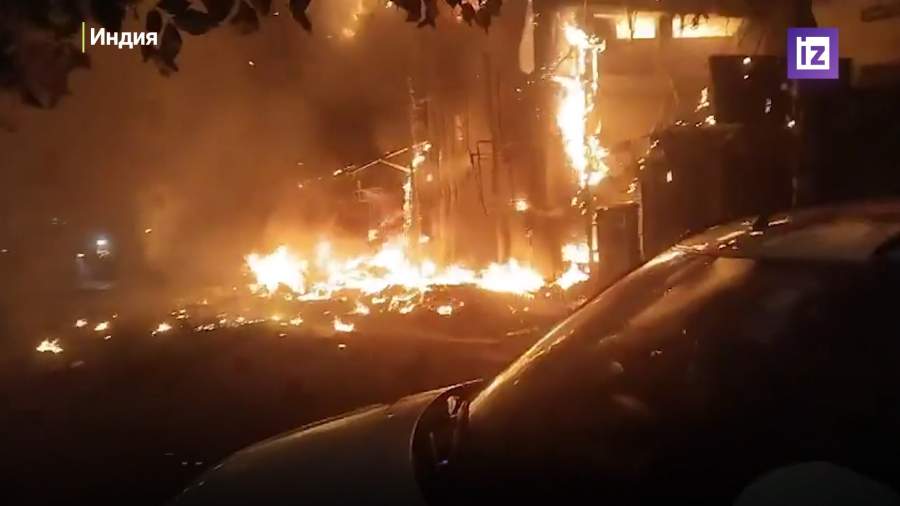 В Индии произошел пожар в магазине фейерверков