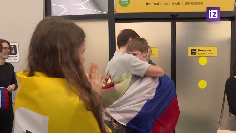 Чемпиона мира по рапиду Володара Мурзина встретили в Шереметьево