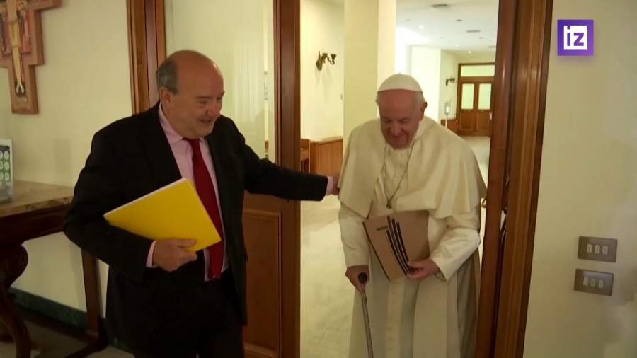 В Ватикане допустили возможность отречения от престола папы римского Франциска