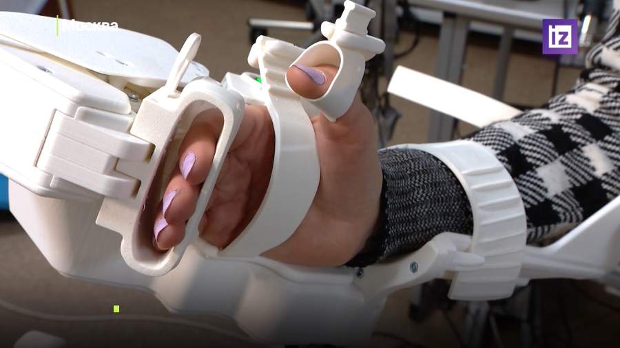 Российские ученые показали работу реабилитационного комплекса «Экзокисть-М»